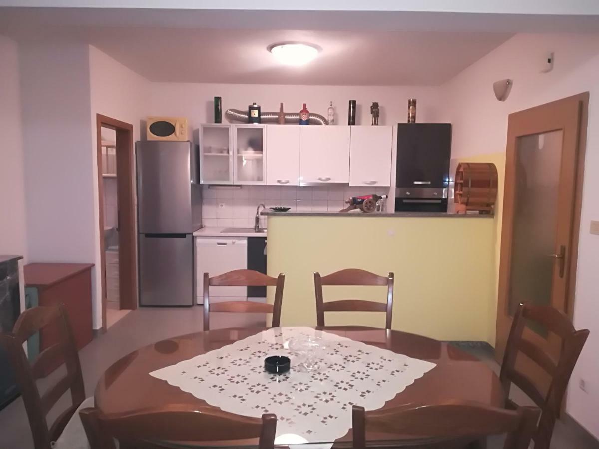 Apartment Nela Baška Voda Eksteriør bilde
