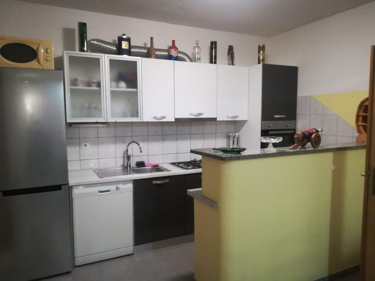 Apartment Nela Baška Voda Eksteriør bilde
