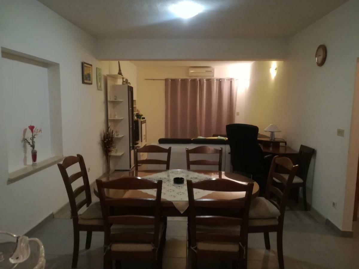 Apartment Nela Baška Voda Eksteriør bilde